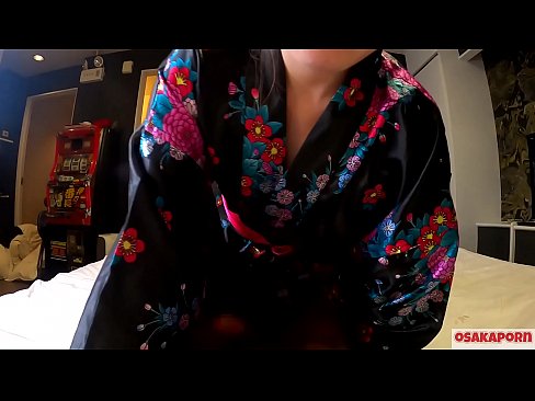 ❤️ Vajza e re cosplay pëlqen seksin deri në orgazmë me një shiringë në një kalorës dhe një blowjob. Vajzë aziatike me pidhi leshtore dhe cica të bukura me kostum tradicional japonez në video amatore që tregon masturbim me lodra qij. Sakura 3 OSAKAPORN. ❤ Porno shtëpie tek ne